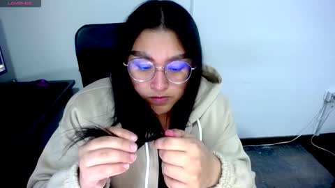 strawlux online show from March 21, 9:03 am