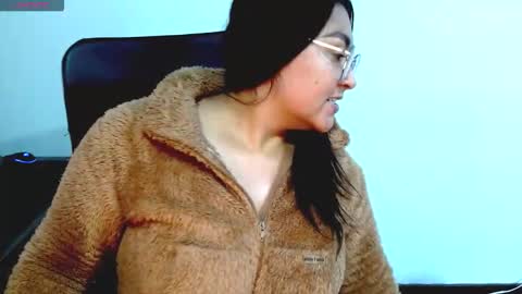 strawlux online show from March 7, 5:07 am