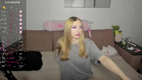 Snapshot of streis_mua chatting on March 10, 1:45 am Streis open pvt online show from March 10, 1:45 am