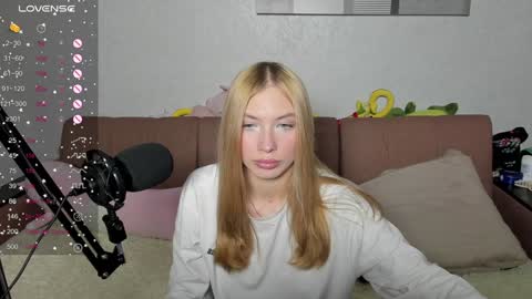 Snapshot of streis_mua chatting on January 18, 3:53 am Streis open pvt online show from January 18, 3:53 am