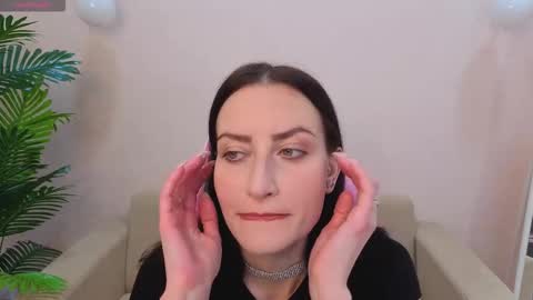 Snapshot of strict_teacher1 chatting on October 26, 6:18 pm Michellee online show from October 26, 6:18 pm
