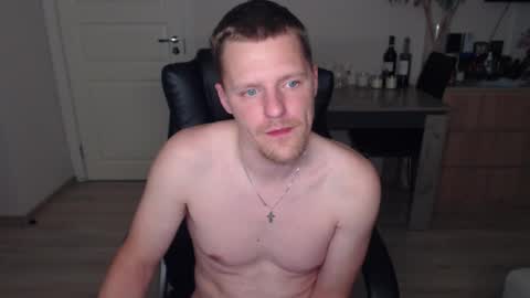 strong_guy_xxx online show from September 19, 9:29 pm