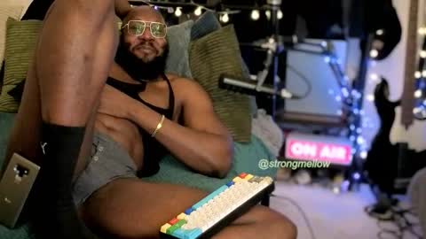 strongmellow online show from October 27, 6:41 pm