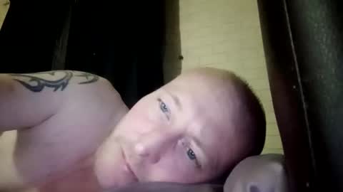 stu_art83 online show from April 19, 7:38 pm