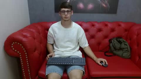 Snapshot of stuart_white chatting on October 2, 7:45 pm stuart_white online show from October 2, 7:45 pm