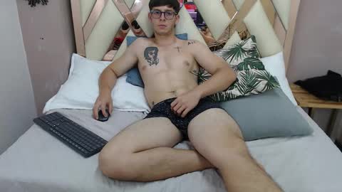 Snapshot of stuart_white chatting on September 20, 8:56 pm stuart_white online show from September 20, 8:56 pm