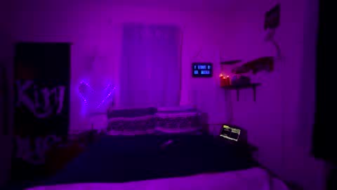 Snapshot of studnhismilf69 chatting on October 26, 1:23 pm StudHisCougar69 online show from October 26, 1:23 pm