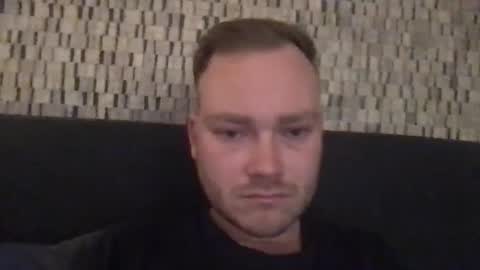 Snapshot of sub_austr chatting on March 5, 7:27 pm sub_austr online show from March 5, 7:27 pm