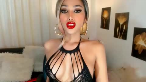 ISABEL online show from October 3, 2:43 am