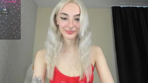 Chloe online show from September 13, 2:30 pm