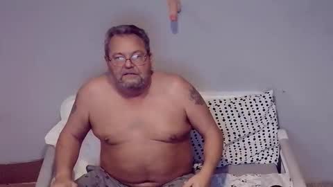 suenixon online show from December 4, 3:33 pm