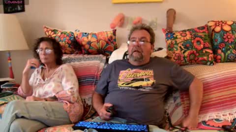 Snapshot of suenixon chatting on October 15, 2:18 pm suenixon online show from October 15, 2:18 pm