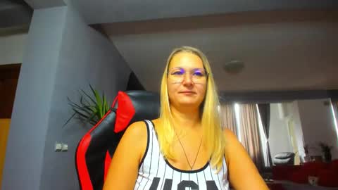 Snapshot of sugar_mayy chatting on October 9, 8:42 am May online show from October 9, 8:42 am