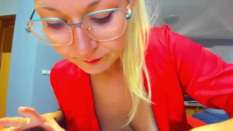 Snapshot of sugar_mayy chatting on September 23, 8:41 am May online show from September 23, 8:41 am