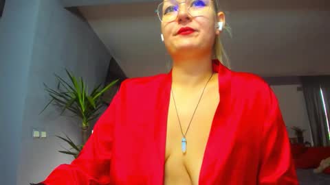 Snapshot of sugar_mayy chatting on October 7, 8:32 am May online show from October 7, 8:32 am