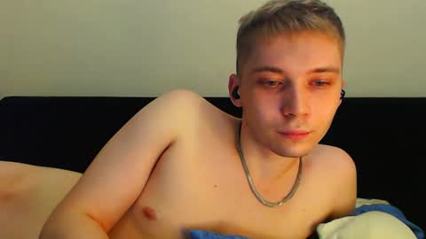 Snapshot of sugarrebit chatting on February 8, 10:19 pm Sugarbutter  online show from February 8, 10:19 pm