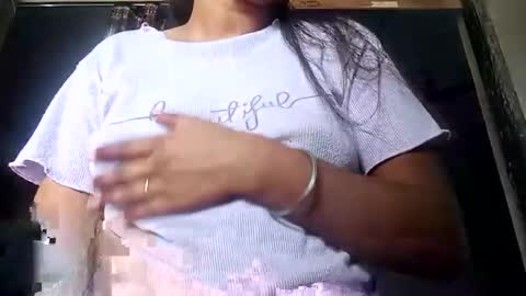 sunali_jain03 online show from March 22, 11:36 am