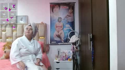 Snapshot of sunflower_dance chatting on October 21, 1:11 am Jeraldine online show from October 21, 1:11 am