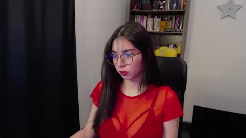 Snapshot of sunflower_uwu chatting on October 8, 2:23 pm violetta online show from October 8, 2:23 pm