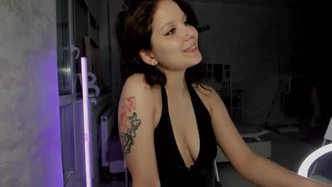 Snapshot of sunlovedamily chatting on February 10, 12:08 am Amy online show from February 10, 12:08 am