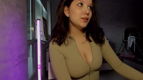 Snapshot of sunlovedamily chatting on February 5, 1:22 pm Amy online show from February 5, 1:22 pm