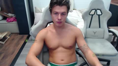 Snapshot of sunny1girl chatting on October 14, 7:44 am Alice and Sergey online show from October 14, 7:44 am
