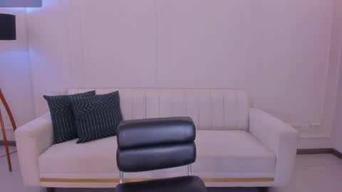 Snapshot of sunnyrivers_ chatting on October 6, 5:42 pm Sunny Rivers online show from October 6, 5:42 pm