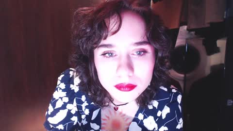 Snapshot of sunshinehella chatting on December 3, 7:16 am Hella online show from December 3, 7:16 am