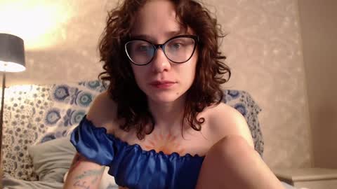 Snapshot of sunshinehella chatting on February 4, 11:16 pm Hella online show from February 4, 11:16 pm