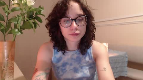 Snapshot of sunshinehella chatting on January 28, 6:17 pm Hella online show from January 28, 6:17 pm