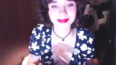 Snapshot of sunshinehella chatting on December 3, 10:23 am Hella online show from December 3, 10:23 am