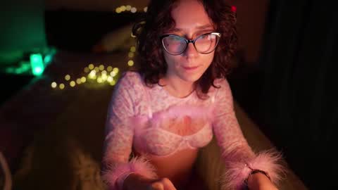 Snapshot of sunshinehella chatting on February 22, 4:51 pm Hella online show from February 22, 4:51 pm
