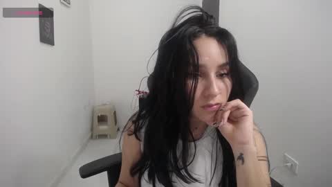 Snapshot of susana254 chatting on January 11, 8:33 am susana lopez online show from January 11, 8:33 am