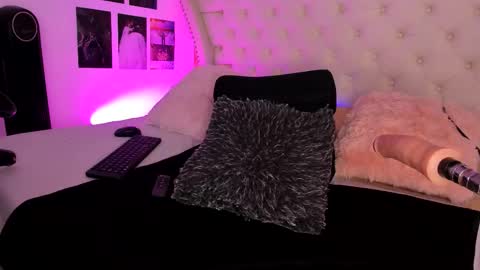 Val Help me get to 100 thumbs up online show from February 23, 10:23 pm