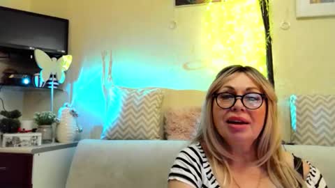 SusiexNoreen online show from March 22, 12:20 pm