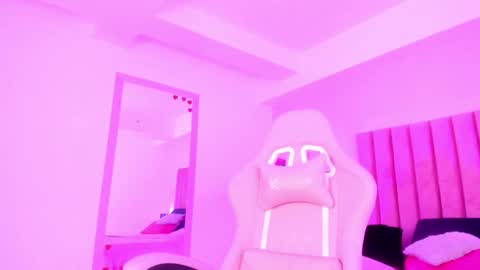 Sussan Nicole  online show from November 10, 12:30 pm