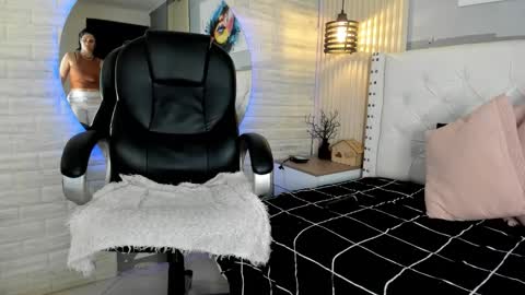   online show from March 28, 12:17 pm