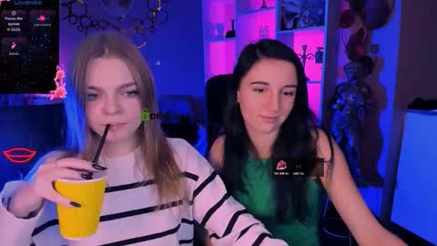 Snapshot of suzi_love chatting on October 13, 7:49 pm suzi_love online show from October 13, 7:49 pm