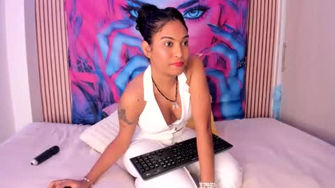 suzzann_rugg online show from October 22, 10:33 pm