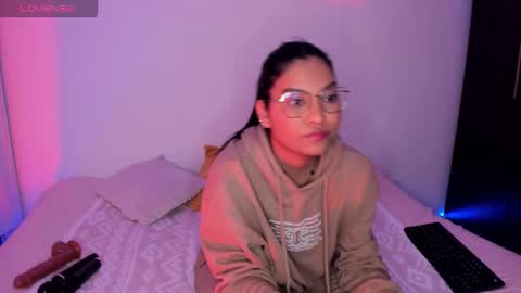 suzzann_rugg online show from March 6, 11:15 pm