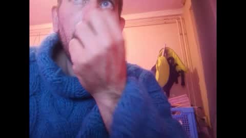 Snapshot of sweaterboy666 chatting on October 16, 1:38 am sweaterboy666 online show from October 16, 1:38 am
