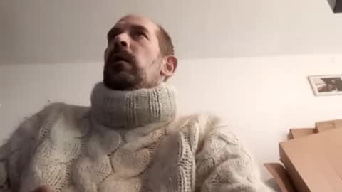 Snapshot of sweaterboy666 chatting on October 14, 1:36 pm sweaterboy666 online show from October 14, 1:36 pm