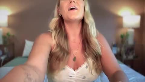 Swedish Candii online show from February 3, 8:57 pm