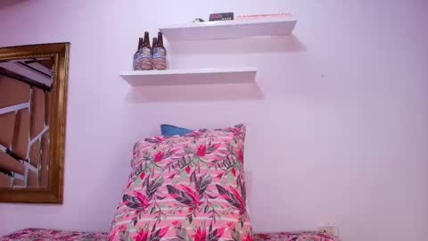 Snapshot of sweegirl_ chatting on September 30, 12:04 pm Debora online show from September 30, 12:04 pm