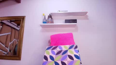 Snapshot of sweegirl_ chatting on October 7, 12:56 pm Debora online show from October 7, 12:56 pm