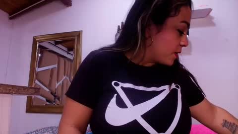 Snapshot of sweegirl_ chatting on October 6, 11:50 am Debora online show from October 6, 11:50 am