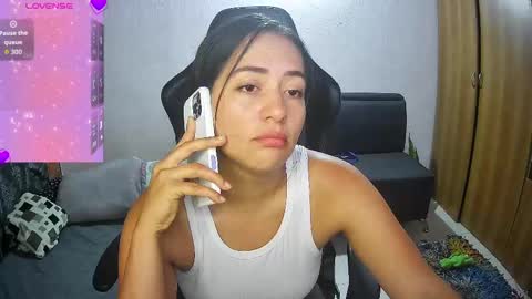 Snapshot of sweet10salome chatting on September 19, 1:10 am sweet10salome online show from September 19, 1:10 am