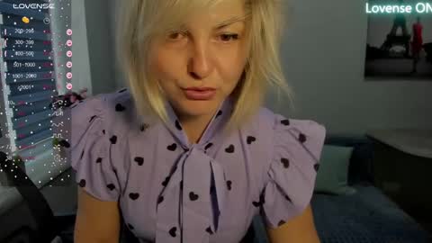 Snapshot of sweet___margaret chatting on March 8, 11:27 am Margaret online show from March 8, 11:27 am
