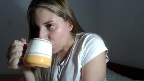 Snapshot of sweet__alana chatting on December 10, 11:19 pm Sweet alana online show from December 10, 11:19 pm