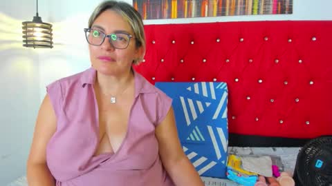 Snapshot of sweet__mature chatting on September 17, 6:00 pm Carolina online show from September 17, 6:00 pm